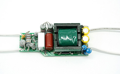   可控硅调光电源内置FSDKE0507301