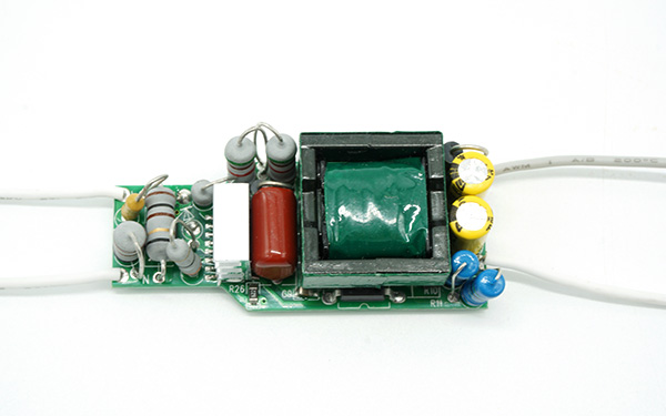 可控硅调光电源内置FSDKE0507301