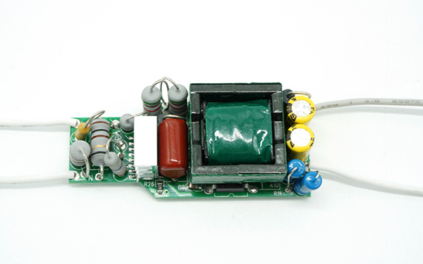 可控硅调光电源内置FSDKE0912301