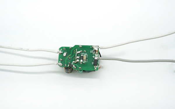 可控硅调光电源内置FSDLF0304301