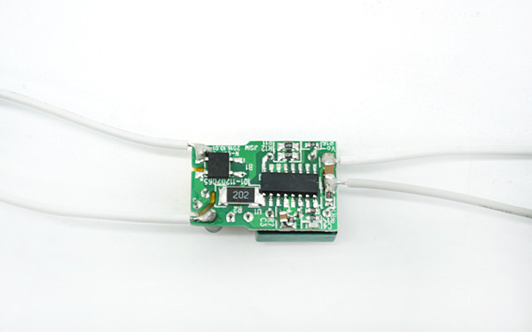 可控硅调光电源内置FSDLF0305291