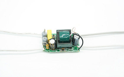   可控硅调光电源内置FSDLF0507251