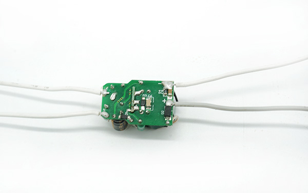 可控硅调光电源内置FSDLF1012151